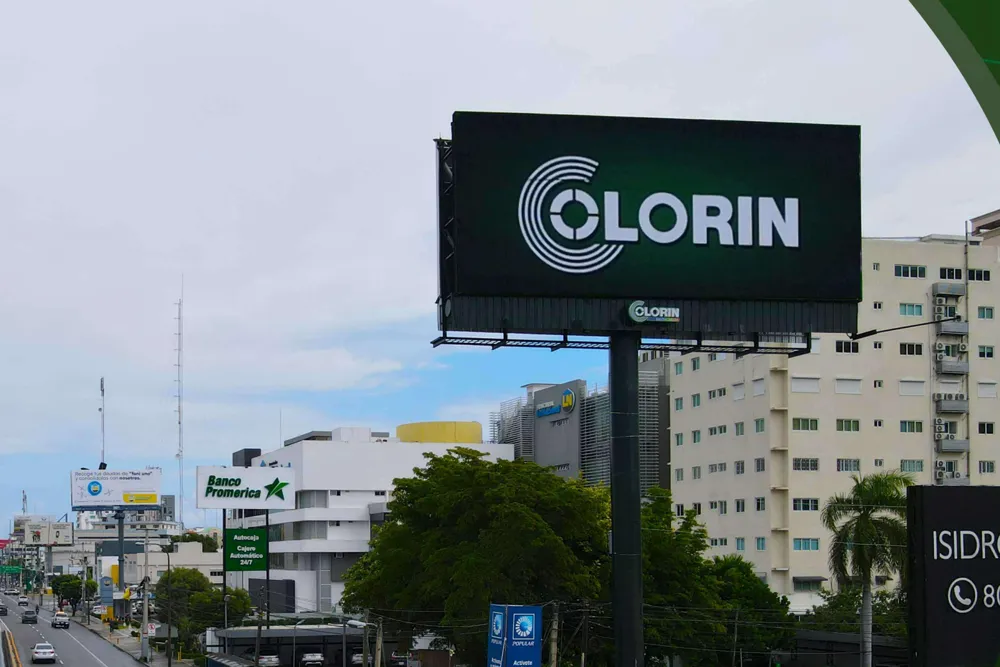 Av. 27 de Febrero casi esq. Av. Alma Máter