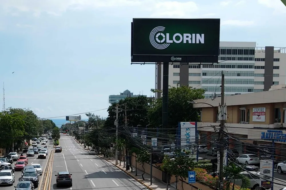 Av. Abraham Lincoln casi esq. Av. 27 de Febrero